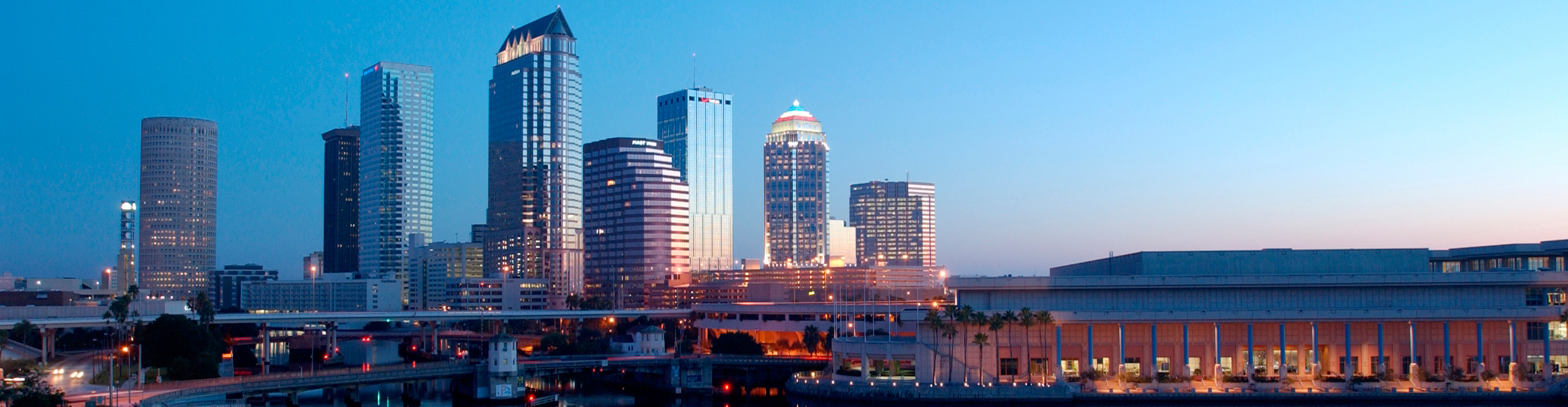 Banner - Tampa at dusk